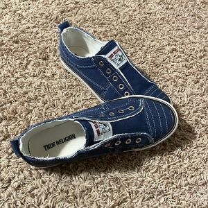 True Religion slips ons